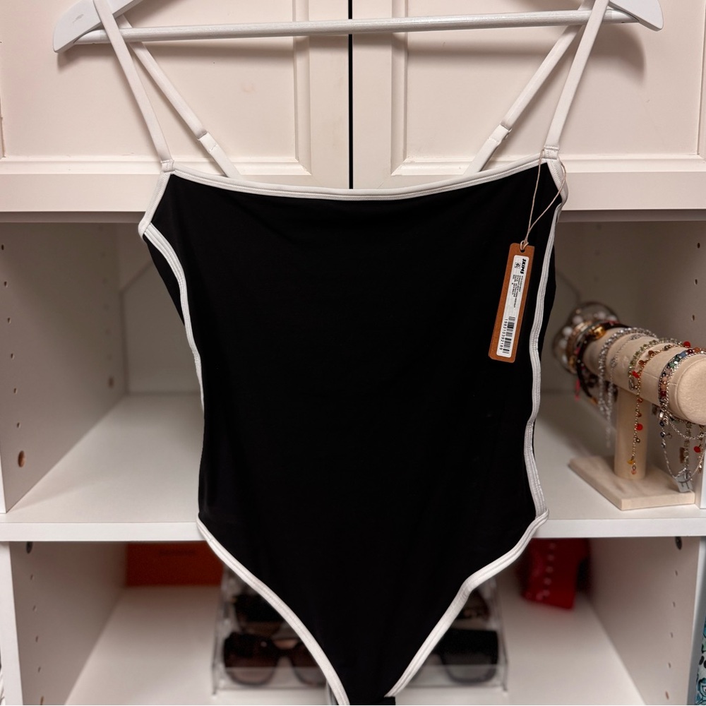 SKIMS FITS EVERYBODY BODYSUIT